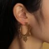 N7997d Boucles d'Oreilles ajourées Créoles dorées bohème chic - Bijoux Boucles d'oreilles en ligne Ninanina
