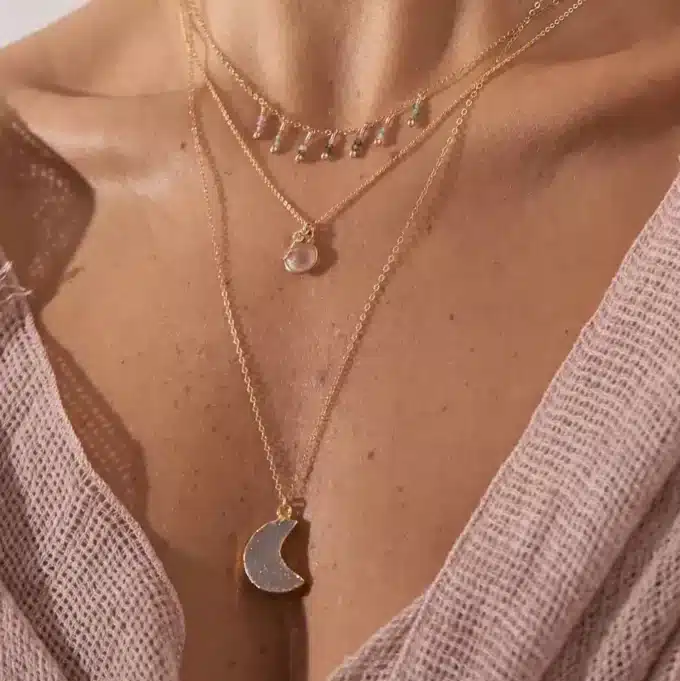 N8093a Collier Lune Agate Druzy Or Laminé ou Acier Doré - Bijoux Colliers en ligne Ninanina