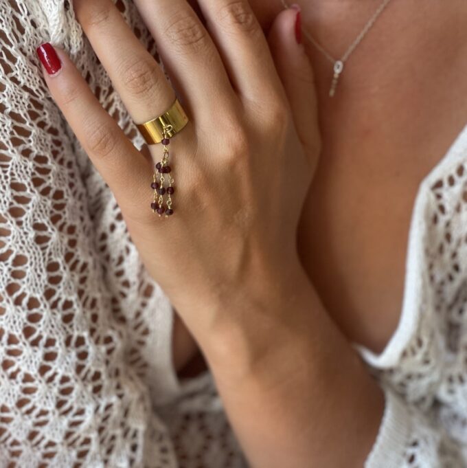 N8102a Bague Breloque Doré Acier et Pompon en Pierre Grenat - Bijoux Bagues en ligne Ninanina