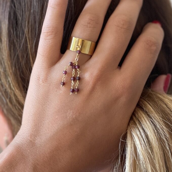 N8102b Bague Breloque Doré Acier et Pompon en Pierre Grenat - Bijoux Bagues en ligne Ninanina