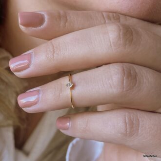 Bijou élégant : bague de phalange en argent plaqué or avec pierres en zirconium, Ninanina portée