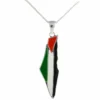 Zoom sur le pendentif Palestine en acier inoxydable argent avec émail rouge, vert, blanc et noir - Bijou élégant et durable