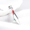 Gros plan sur Collier en acier inoxydable argent avec pendentif Palestine émaillé rouge, vert, blanc et noir - Accessoire chic et significatif