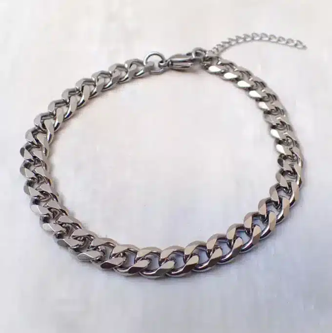 Chaîne de cheville pour homme en acier inoxydable avec maille gourmette - Bijou de pied fait main disponible chez Ninanina