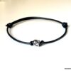 N8290c Bracelet Homme Cheville Coulissant Cuir Et Acier Inoxydable - Bijoux de pieds hommes en ligne Ninanina Zoom sur le bracelet de cheville pour homme en cuir véritable et acier inoxydable - Design moderne avec nœud coulissant