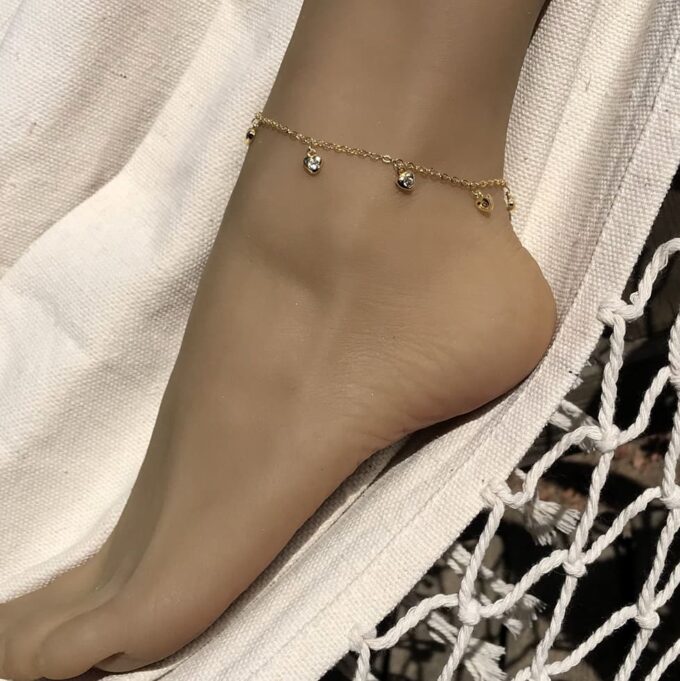 N7747b Bracelet cheville coeur plaqué or et oxyde de zirconium - Bijoux de pieds en ligne Ninanina