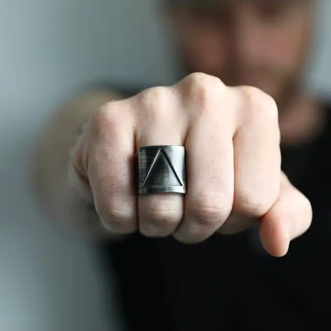 N8033b Bague viking homme triangle acier inoxydable vieilli - Bijoux Bagues en ligne Ninanina