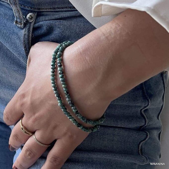 Collier Pierre Bleue Turquoise Fin En Jaspe Bleu 3mm Fait A La Main En France par Ninanina porté en bracelet 2 tours