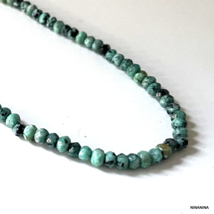 Détails des pierres composant le Collier Pierre Bleue Turquoise Fin En Jaspe Bleu 3mm Fait A La Main En France par Ninanina