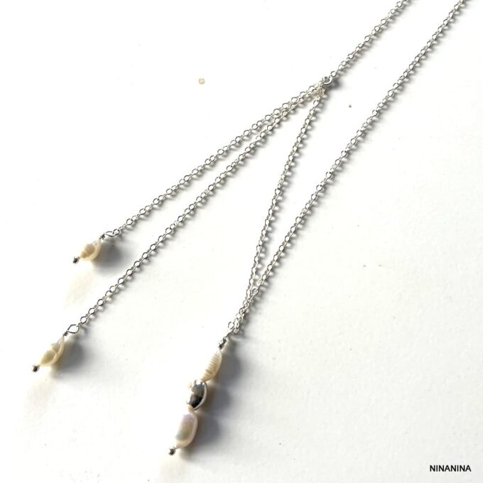 N8172a Collier de dos Argent Massif Perles Blanche Naturelles Made In France - Bijoux Colliers femmes en ligne Ninanina Détail de la chaine et des perles du collier de dos en argent massif sur fond blanc - Bijou raffiné fabriqué en France