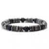 Zoom sur le Bracelet Heishi Homme Hematite Onyx Noir Et Bois Fait Main En France de Ninanina sur fond blanc