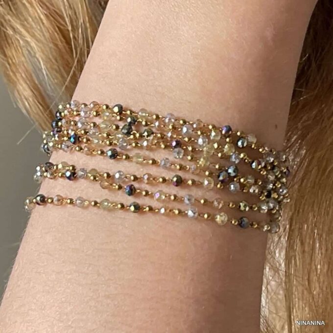Bracelet Manchette Coloré Multi Rang Perles Acier Doré fait main en france signé Ninanina porté