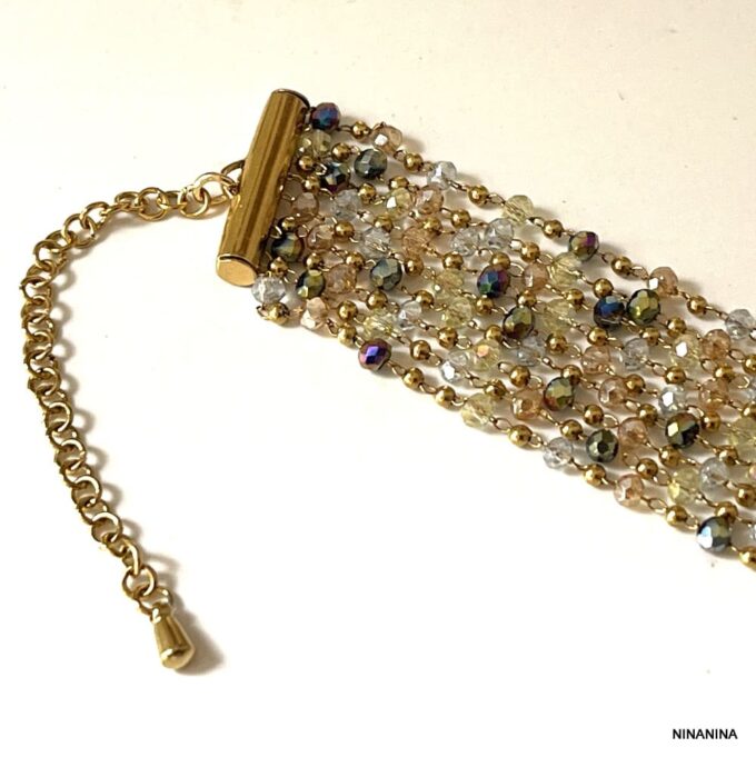 Détails du Bracelet Manchette Coloré Multi Rang Perles Acier Doré fait main en france signé Ninanina non porté sur fond blanc