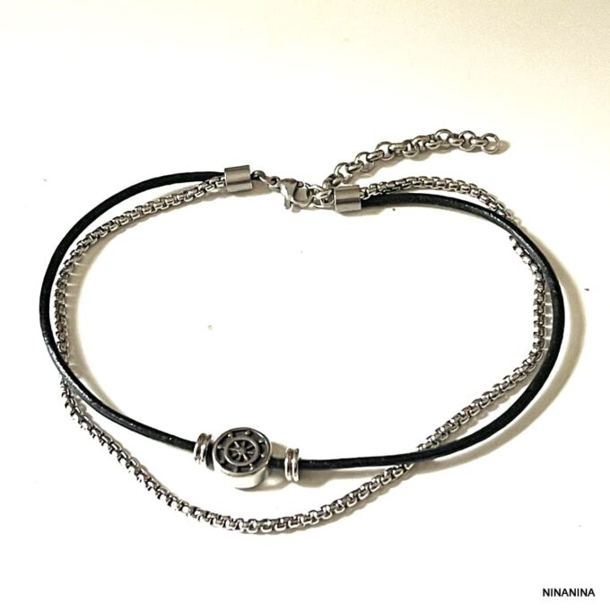 N8281a Bracelet De Cheville Homme Double Rang Cuir Et Acier Inoxydable Artisanal - Bijoux de pieds hommes artisanaux en ligne Ninanina Zoom sur le Bracelet De Cheville Homme Double Rang Cuir Et Acier Inoxydable Artisanal signé Ninanina sur fond blanc