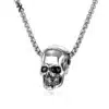 N8296a Pendentif Tete De Mort Collier Homme Acier Inoxydable Made In France - Bijoux Colliers hommes faits main en ligne Ninanina Détails du Collier Pendentif Tete De Mort Homme Acier Inoxydable Made In France par Ninanina de trois quarts sur fond blanc