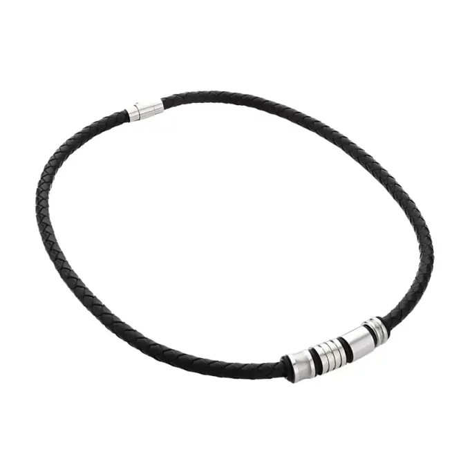 Détails du Ras De Cou Homme Cuir Tressé Et Acier Inoxydable Fait Main En France signé Ninanina sur fond blanc