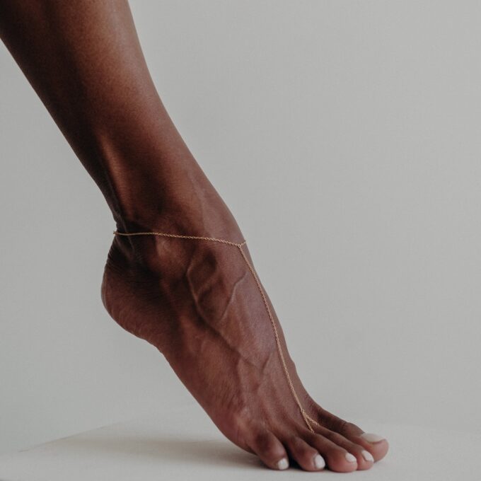 N8309a Chaine De Pieds Or Plaqué Pour Femme Minimaliste Fait Main En France - Bijoux de pied femmes en ligne artisanaux Ninanina