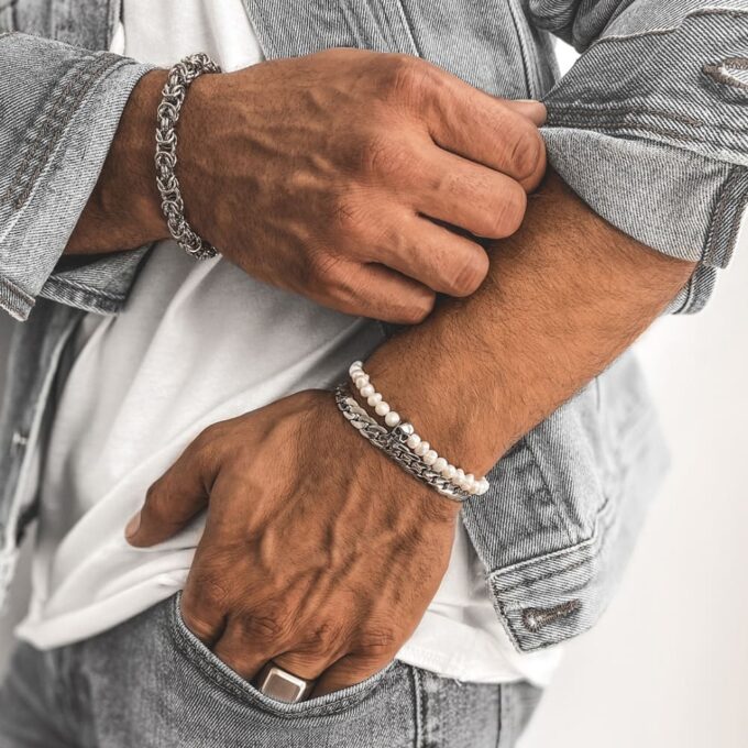 N8274b Bracelet Perle Tete De Mort Acier Inox Et Perles Blanches Artisanal - Bijoux Bracelets hommes artisanaux en ligne Ninanina