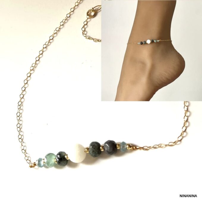 N8327d Chaîne De Cheville Pierres Vertes et Bleues Plaqué Or Faite Main En France - Bijoux de pieds artisanaux en ligne Ninanina