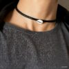 N8349 Collier homme coquillage cauri ras de cou cuir tressé fait main en france - Bijoux Colliers coquillages en ligne Ninanina