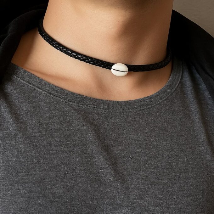 N8349b Collier homme coquillage cauri ras de cou cuir tressé fait main en france - Bijoux Colliers coquillages en ligne Ninanina
