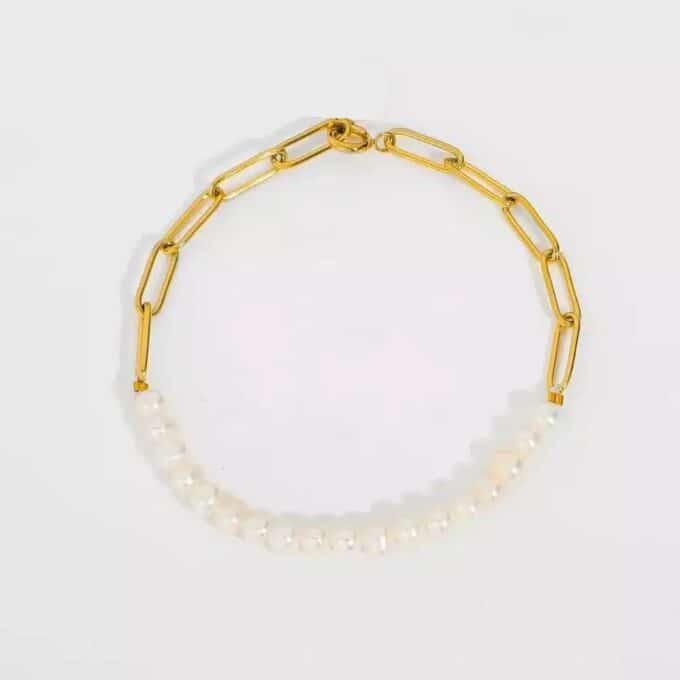 n8326e-bracelet-perle-femme-mi-acier-dore-mi-perles-blanches-naturelles-bijoux-bracelets-femmes-en-ligne-ninanina
