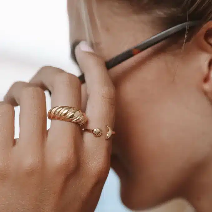 N8394a Bague Torsadée Pour Femme En Acier Inoxydable Doré Élégante - Bijoux Bagues dorées en ligne Ninanina