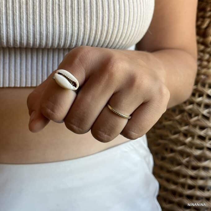 N8452b Bague Coquillage Cauri Blanc Anneau Acier Inoxydable Réglable - Bijoux Bagues coquillages en ligne Ninanina