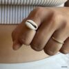 N8452g Bague Coquillage Cauri Blanc Anneau Acier Inoxydable Réglable - Bijoux Bagues coquillages en ligne Ninanina