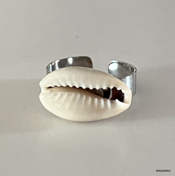 N8452j Bague Coquillage Cauri Blanc Anneau Acier Inoxydable Réglable - Bijoux Bagues coquillages en ligne Ninanina