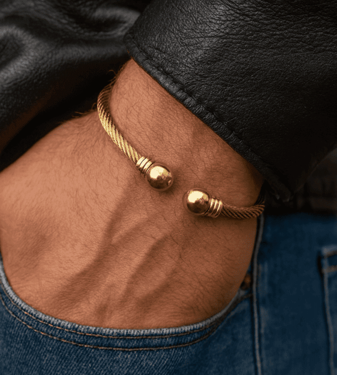 N8496a Bracelet Jonc en Acier Inoxydable Doré – Modèle Torsadé Ouvert, Boules aux Extrémités - Bijoux bracelets joncs en ligne Ninanina