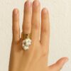 N8441a Bague Perle D'Eau Douce Blanche En Grappe Et Acier Doré Artisanale - Bijoux Bagues perles en ligne Ninanina