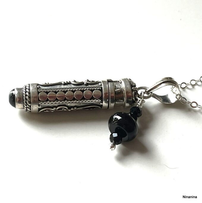N8531c Pendentif Urne Funéraire Défunt - Collier Artisanal Chaine Argent 925 Et Onyx Noir Véritable - Bijoux funéraires en ligne Ninanina