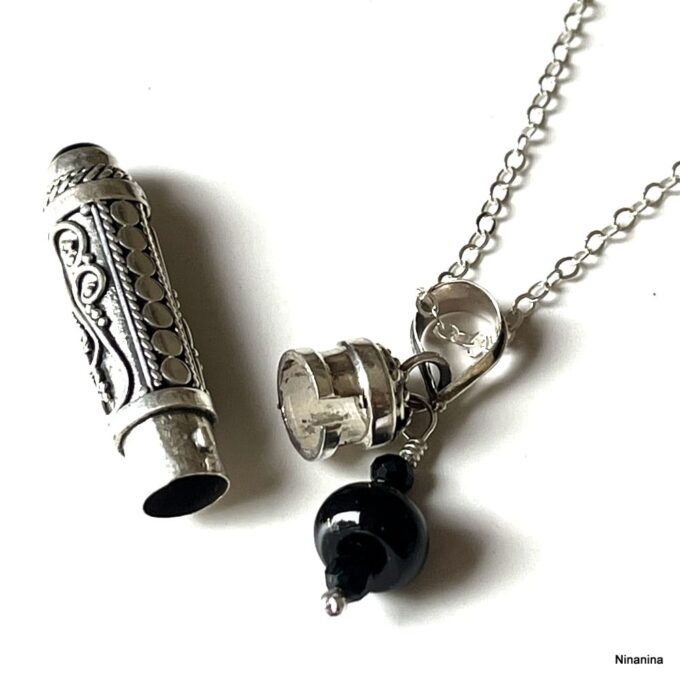N8531e Pendentif Urne Funéraire Défunt - Collier Artisanal Chaine Argent 925 Et Onyx Noir Véritable - Bijoux funéraires en ligne Ninanina