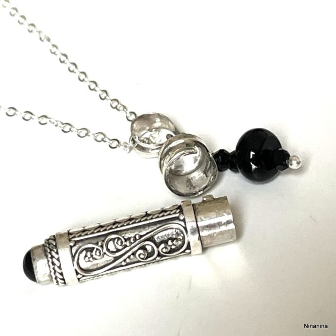 N8531g Pendentif Urne Funéraire Défunt - Collier Artisanal Chaine Argent 925 Et Onyx Noir Véritable - Bijoux funéraires en ligne Ninanina