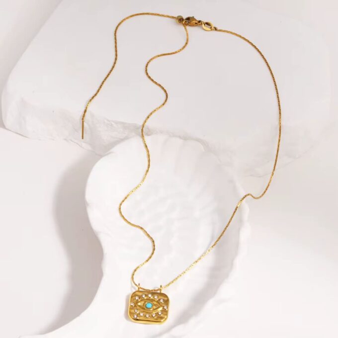 N8547d Collier Oeil Bleu Turquoise Pendentif Carré en Acier Doré – Bijou Protecteur Bohème Chic zirconium - Bijoux Colliers en ligne Ninanina