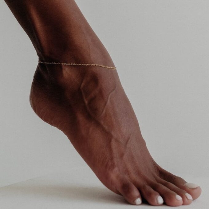 N8552c Chaine de cheville minimaliste Plaqué Or 14 carats gold filled maille forçat artisanale - Bijoux de pieds en ligne Ninanina