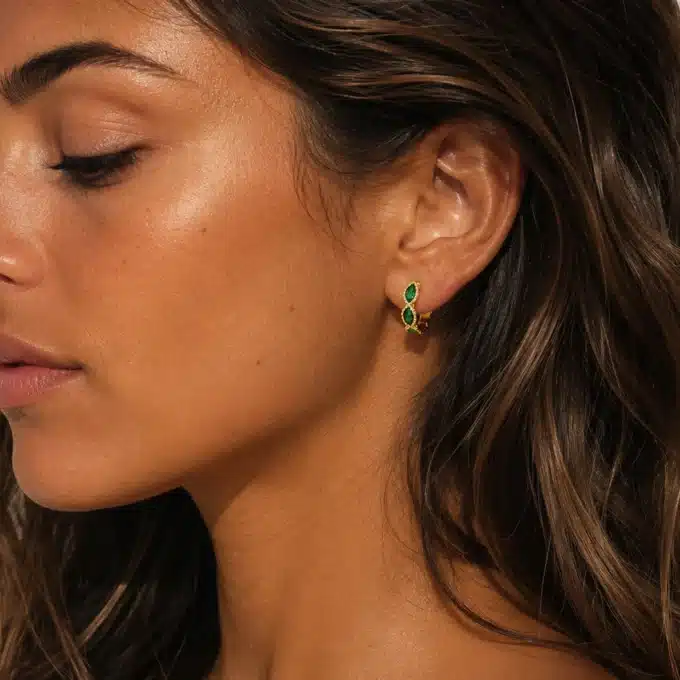 N8661d Boucles D Oreilles Pierre Verte - Créoles Zirconium Et Laiton Doré - Bijoux d'oreilles femmes en ligne Ninanina