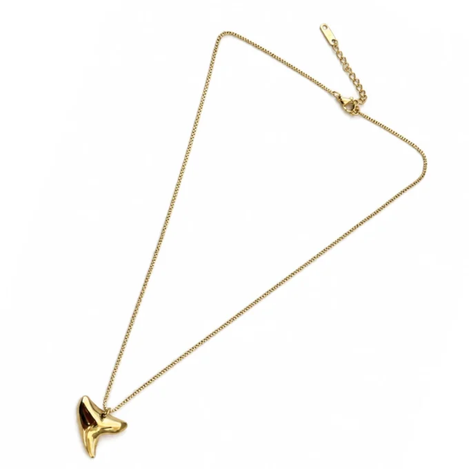 N8671b Collier femme boheme chic artisanal en acier doré - pendentif dent de requin - Bijoux colliers femmes en ligne Ninanina